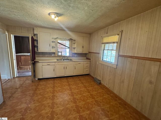 19 Zarline Street, Greenville, SC 29611