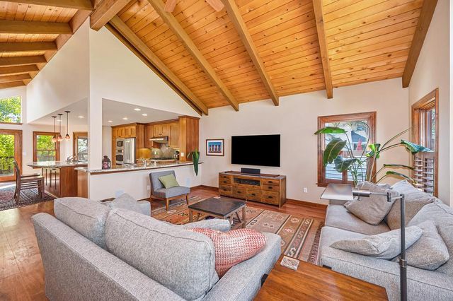 11130 Tanglewood Dr, Auburn, CA 95603