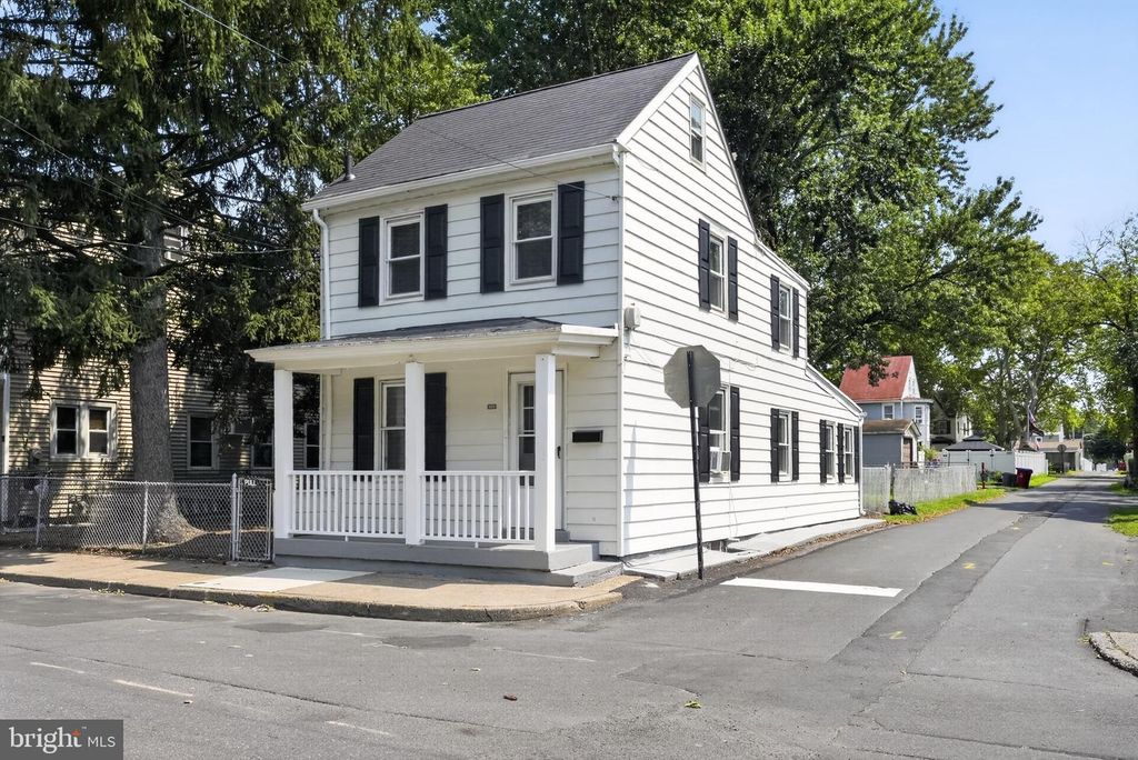 517 MAPLE ST, BRISTOL, PA 19007 — photo 2