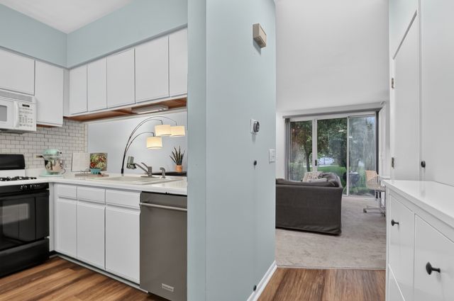 1615 Woodcrest Circle, Mundelein, IL 60060