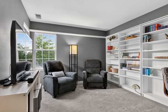 1615 Woodcrest Circle, Mundelein, IL 60060