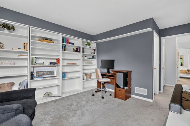 1615 Woodcrest Circle, Mundelein, IL 60060