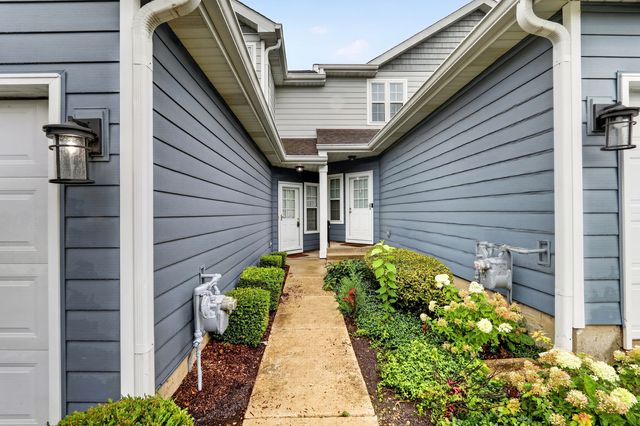 1615 Woodcrest Circle, Mundelein, IL 60060