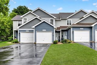 1615 Woodcrest Circle, Mundelein, IL 60060