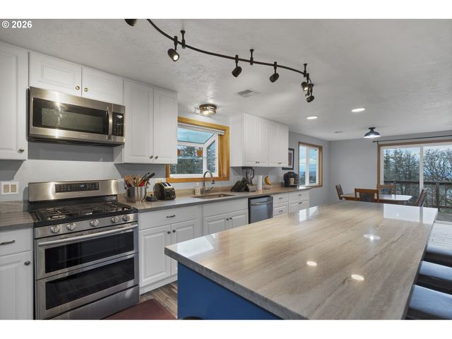 33844 SUNNYVIEW Dr Ne, Albany, OR 97322