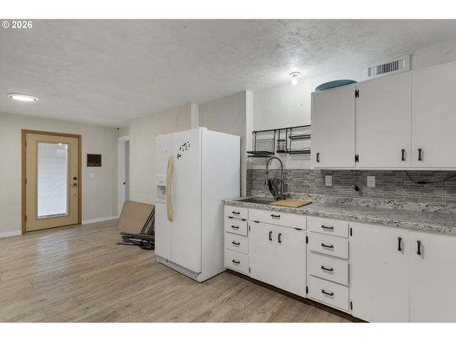 33844 SUNNYVIEW Dr Ne, Albany, OR 97322
