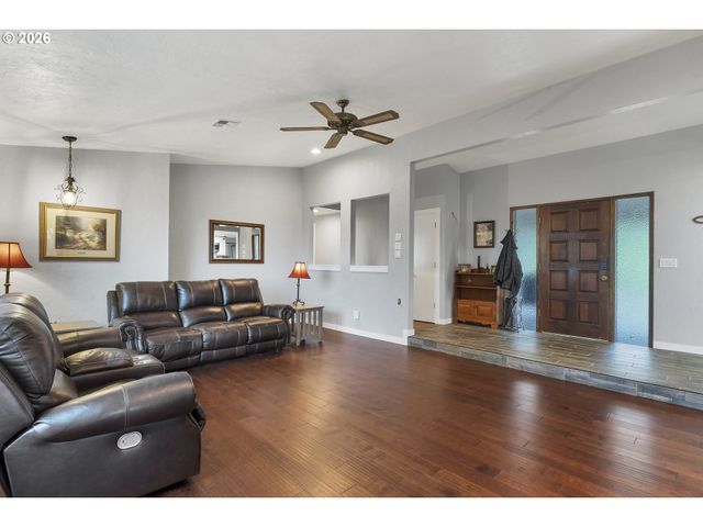 33844 SUNNYVIEW Dr Ne, Albany, OR 97322