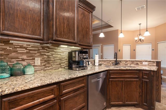 6934 Round Table St, Corpus Christi, TX 78414