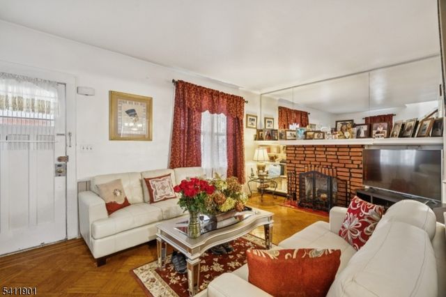 7 Wolf Pl, Irvington Twp., NJ 07111