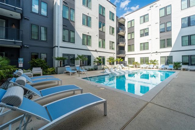 1690 North Loop 283, Houston, TX 77009