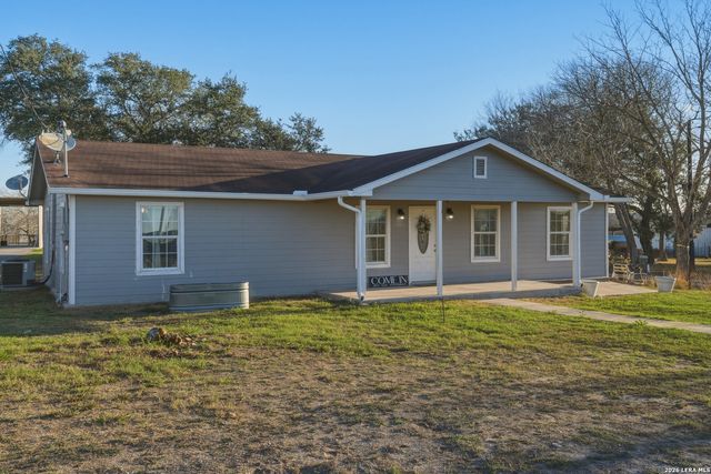 7924 County Road 128, Floresville, TX 78114