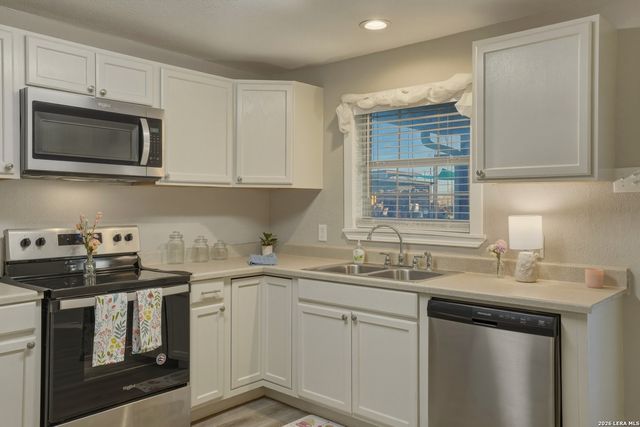 7924 County Road 128, Floresville, TX 78114