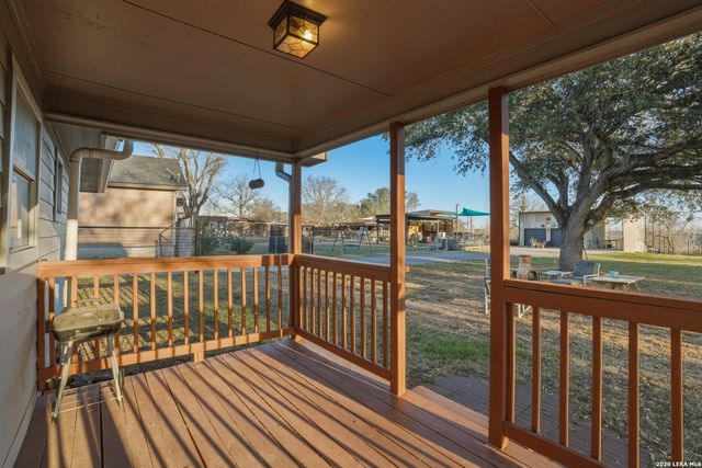 7924 County Road 128, Floresville, TX 78114