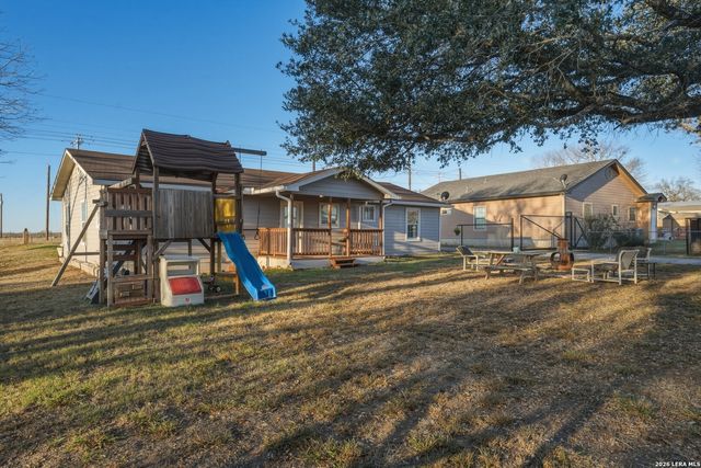 7924 County Road 128, Floresville, TX 78114