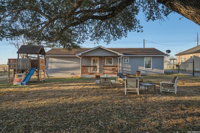 7924 County Road 128, Floresville, TX 78114