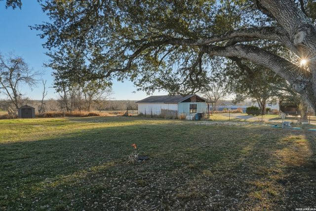 7924 County Road 128, Floresville, TX 78114