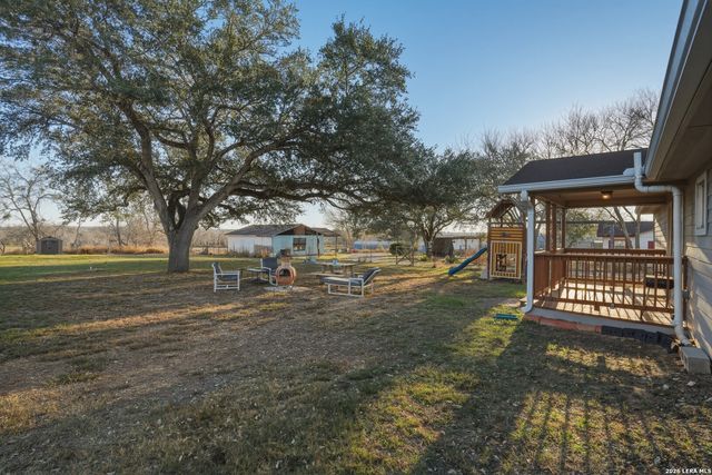 7924 County Road 128, Floresville, TX 78114