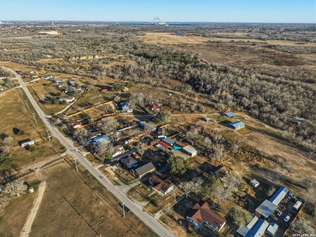 7924 County Road 128, Floresville, TX 78114