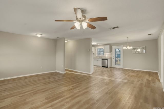 7924 County Road 128, Floresville, TX 78114