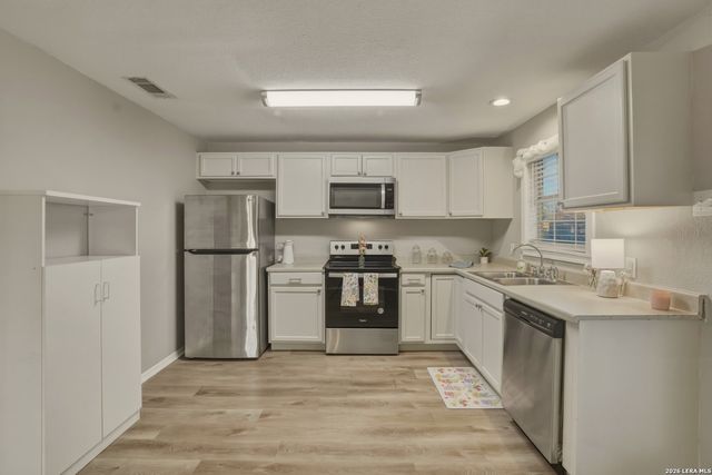 7924 County Road 128, Floresville, TX 78114