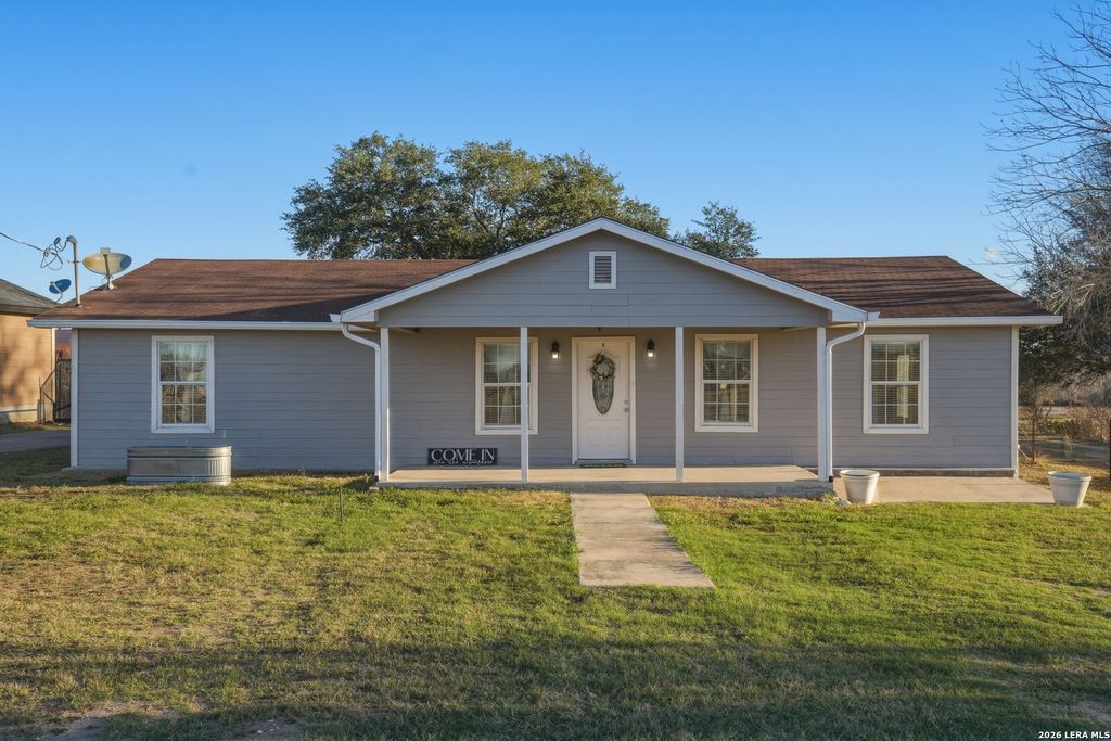 7924 County Road 128, Floresville, TX 78114