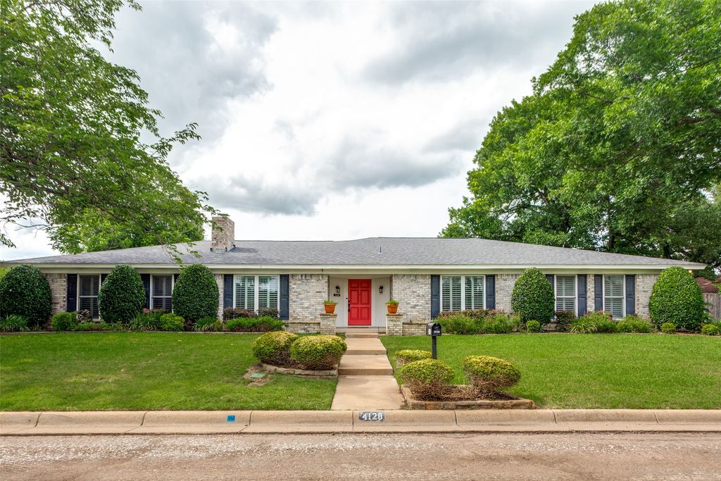 4128 Coral Circle, Benbrook, TX 76126
