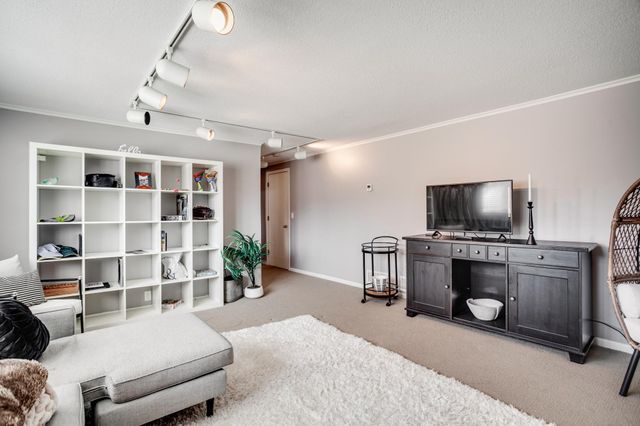 2221 Quebec Drive, Saint Louis Park, MN 55426