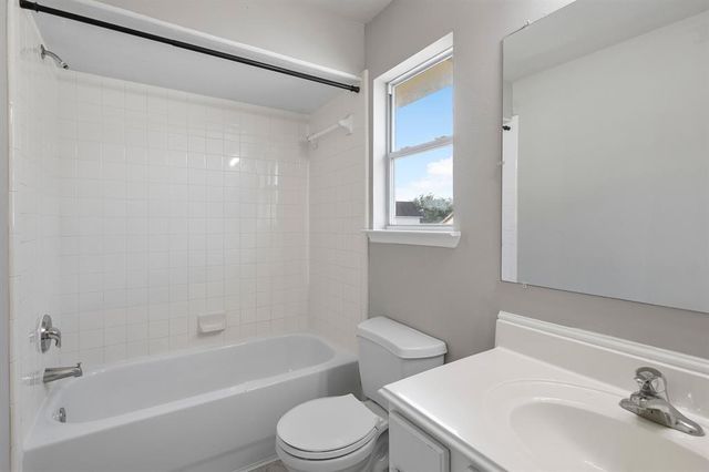 6105 Larrycrest Drive, Pearland, TX 77584