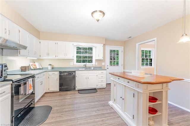 2309 Foxfield Court, Winston-salem, NC 27106
