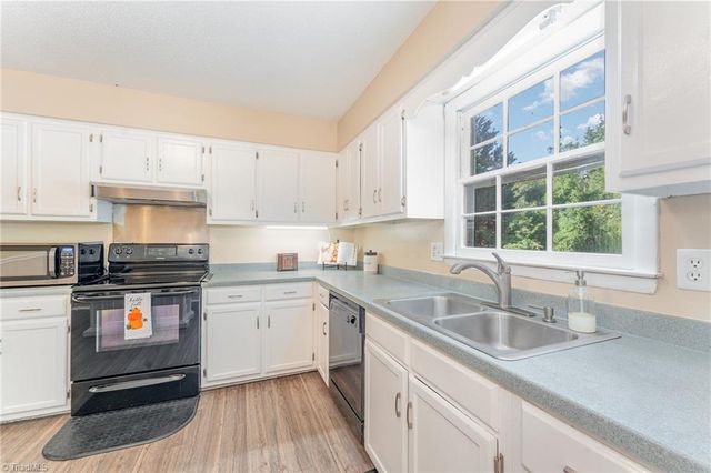 2309 Foxfield Court, Winston-salem, NC 27106