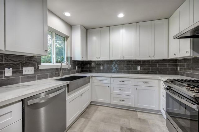 5451 Loch Lomond Drive, Houston, TX 77096