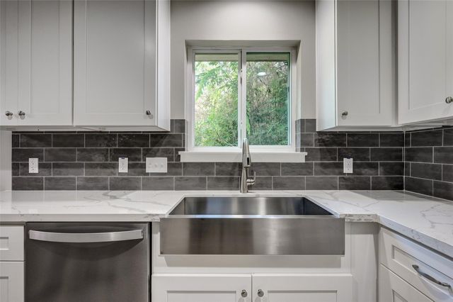 5451 Loch Lomond Drive, Houston, TX 77096