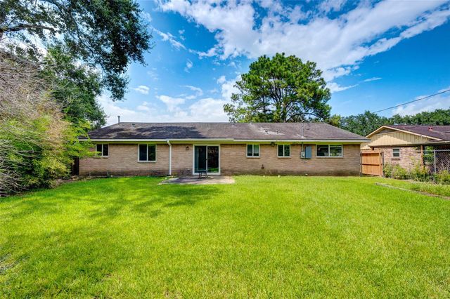 5451 Loch Lomond Drive, Houston, TX 77096