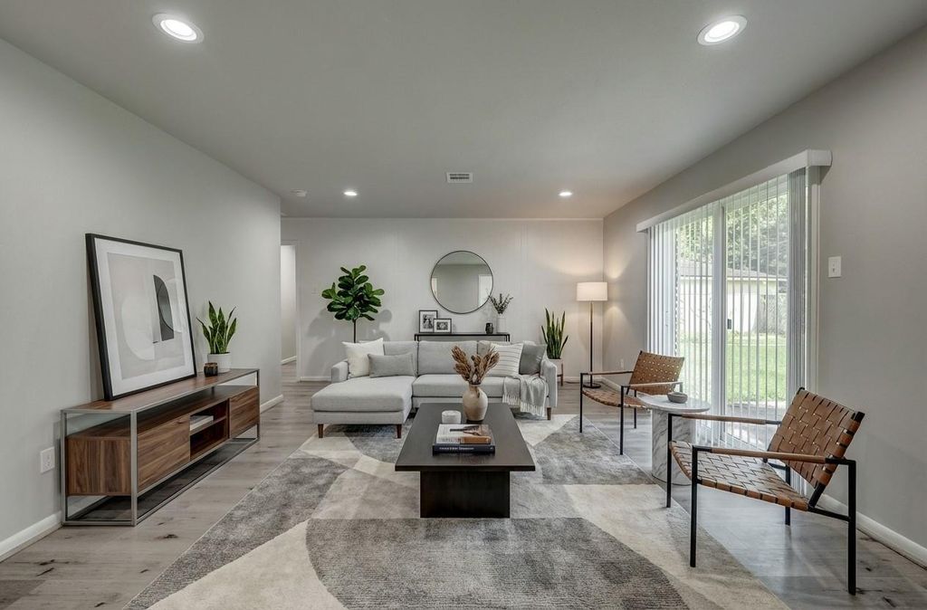 5451 Loch Lomond Drive, Houston, TX 77096