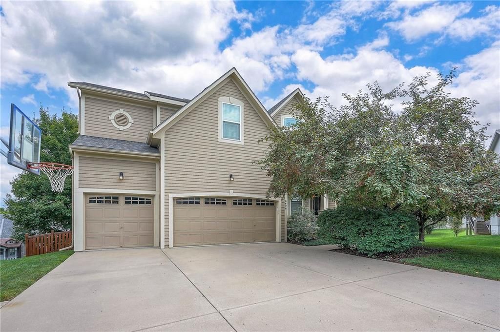 8429 Green Road, Lenexa, KS 66227