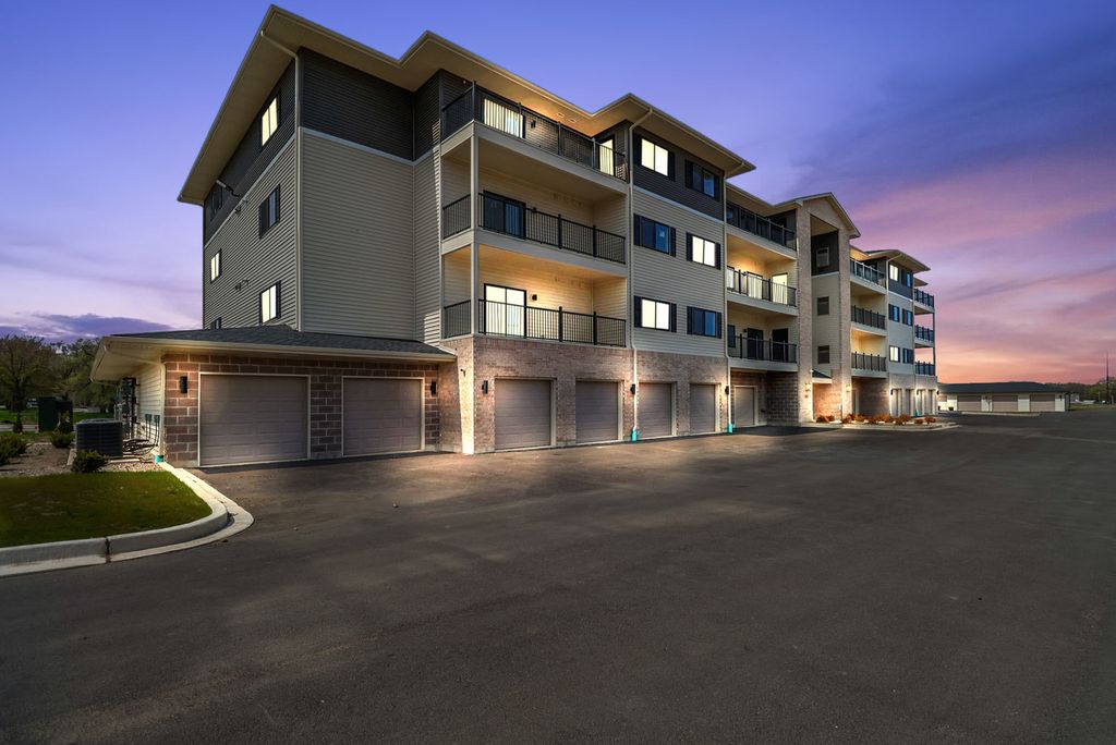 2034 W 75th Place 35, Merrillville, IN 46410