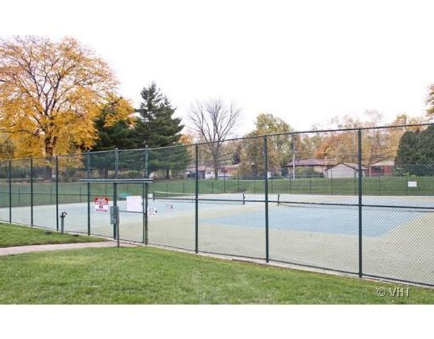 1605 E Central Road 322C, Arlington Heights, IL 60005