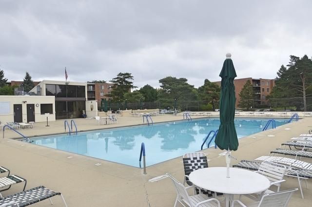 1605 E Central Road 322C, Arlington Heights, IL 60005