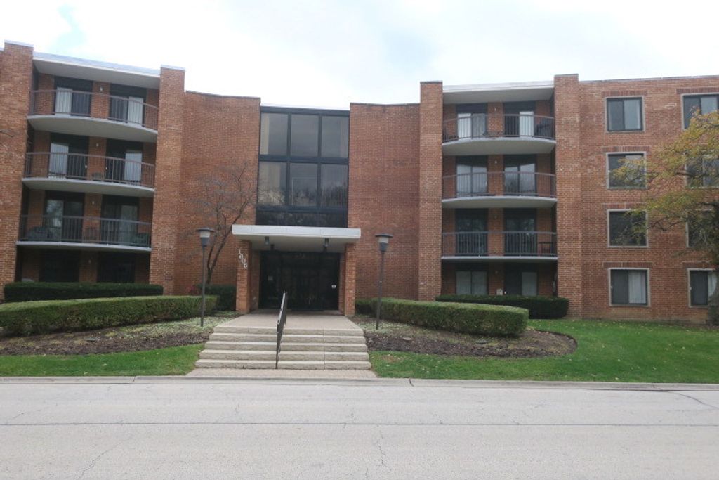 1605 E Central Road 322C, Arlington Heights, IL 60005
