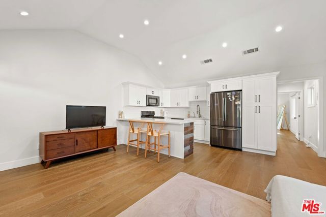 11642 Acama Street, Studio City (los Angeles), CA 91604