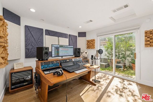 11642 Acama Street, Studio City (los Angeles), CA 91604