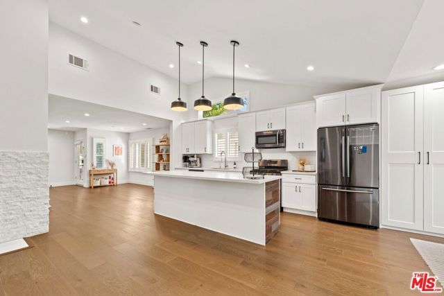 11642 Acama Street, Studio City (los Angeles), CA 91604