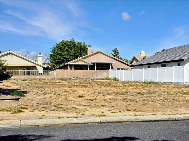 13415 Sea Gull Drive, Victorville, CA 92395