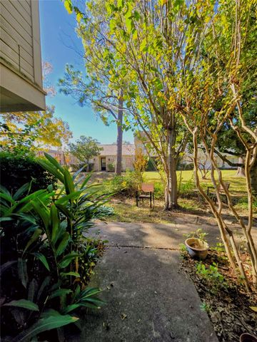 6448 Bankside Drive 33, Houston, TX 77096