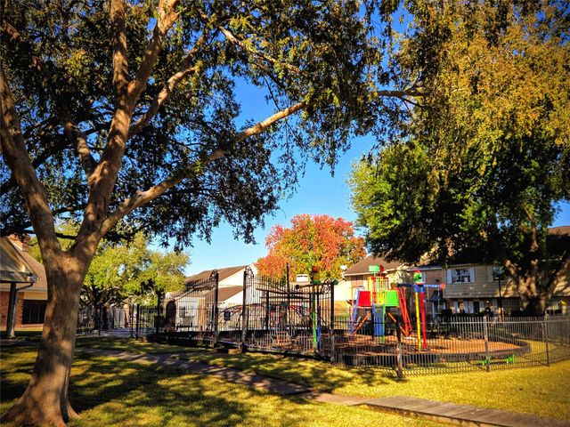 6448 Bankside Drive 33, Houston, TX 77096