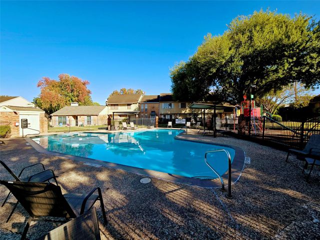 6448 Bankside Drive 33, Houston, TX 77096