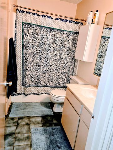 6448 Bankside Drive 33, Houston, TX 77096