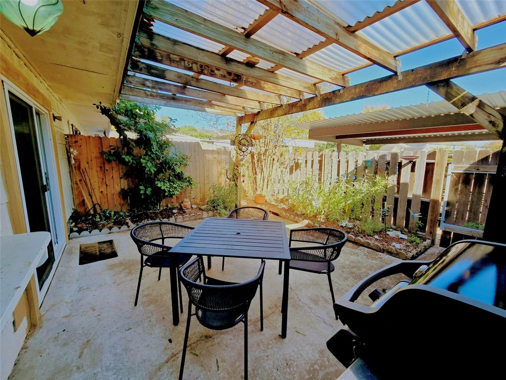 6448 Bankside Drive 33, Houston, TX 77096