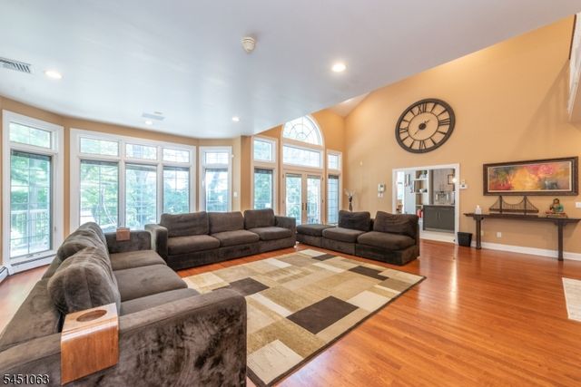 18 Nathan Dr, Montville Twp., NJ 07082