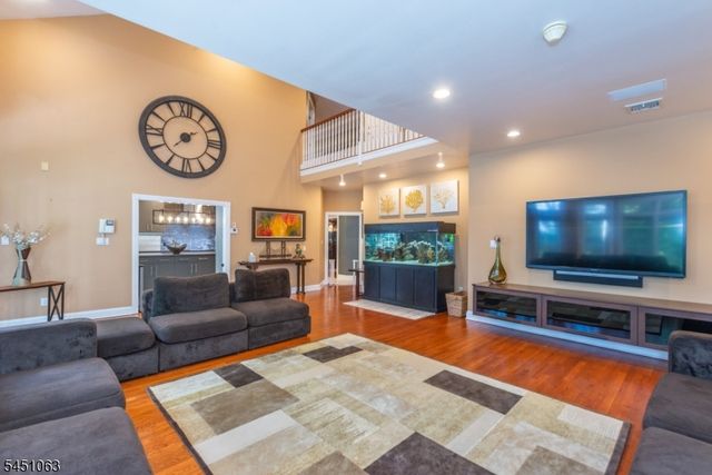 18 Nathan Dr, Montville Twp., NJ 07082
